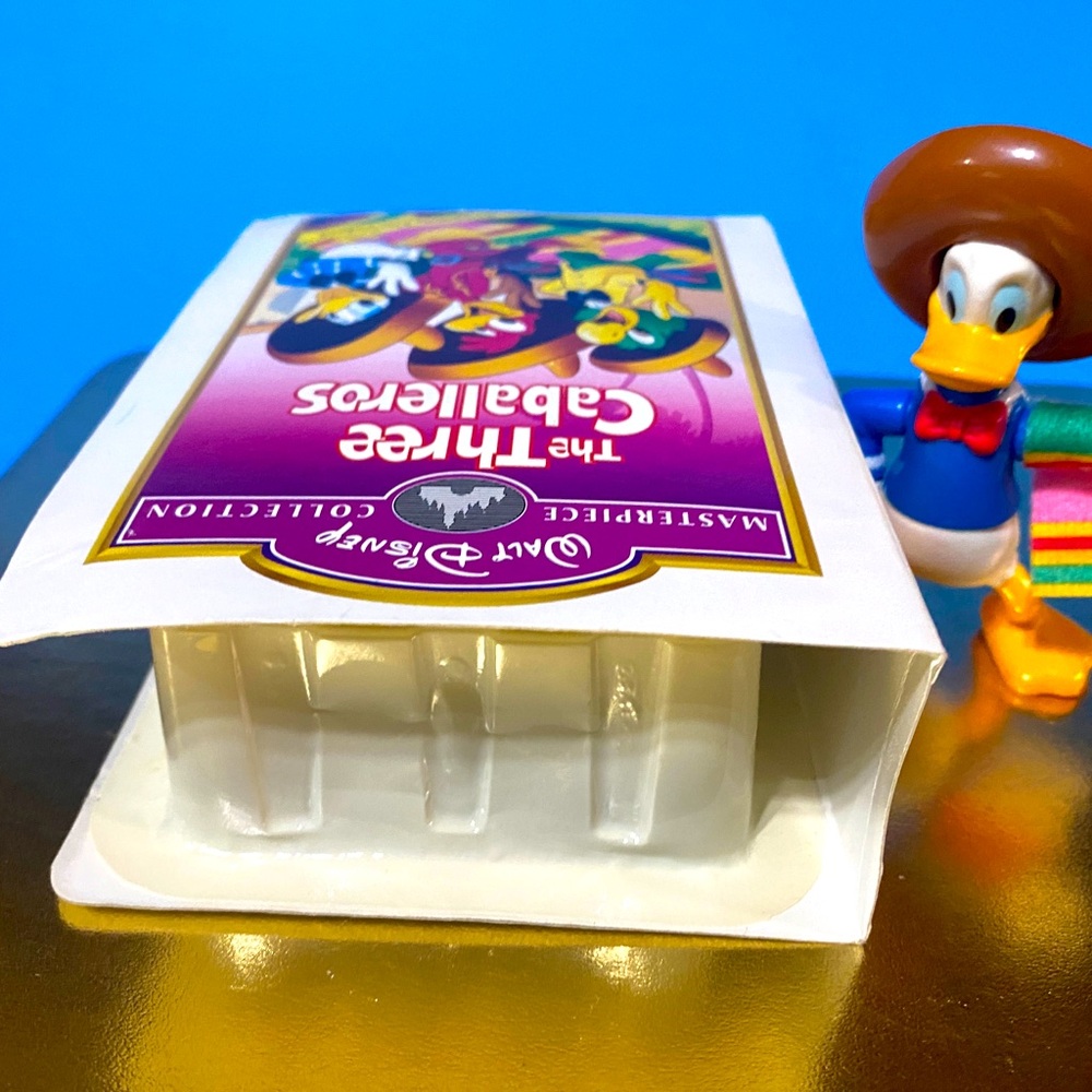 WALT DISNEY 1996 COLLECTIBLE MCDONALD’S THE THREE CABALLEROS MINI VHS CASE & TOY - Picture 5 of 10